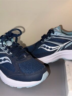 New Saucony Navy and Light Blue Running Cohesion 4 sneakers. Womens size 6.5M